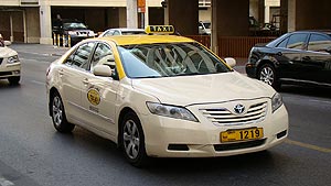 Такси Дубая - тойота карми